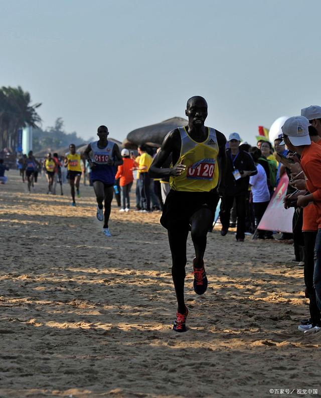 肯尼亚选手积极拼搏,冲击佳绩的简单介绍 肯尼亚选手积极拼搏,冲击佳绩的简单介绍