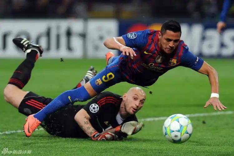 雷火电竞合作-AC米兰中场策应磨合不畅，传球失误频频的简单介绍