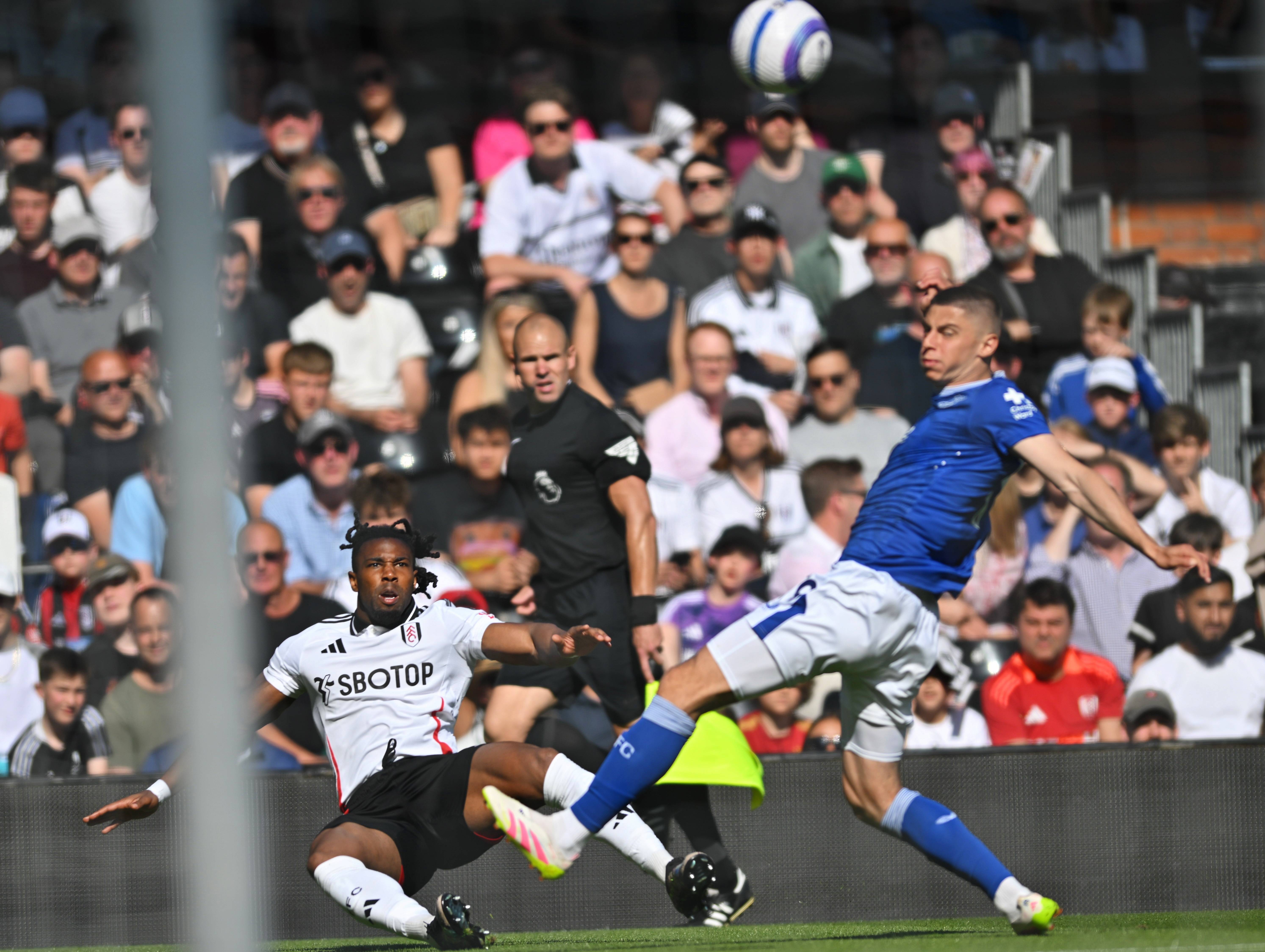 富勒姆惨败埃弗顿,降级区加剧压力 富勒姆惨败埃弗顿,降级区加剧压力