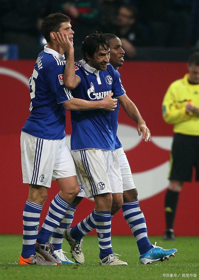 关于帕德博恩队员团结一致,取得关键胜利的信息 关于帕德博恩队员团结一致,取得关键胜利的信息