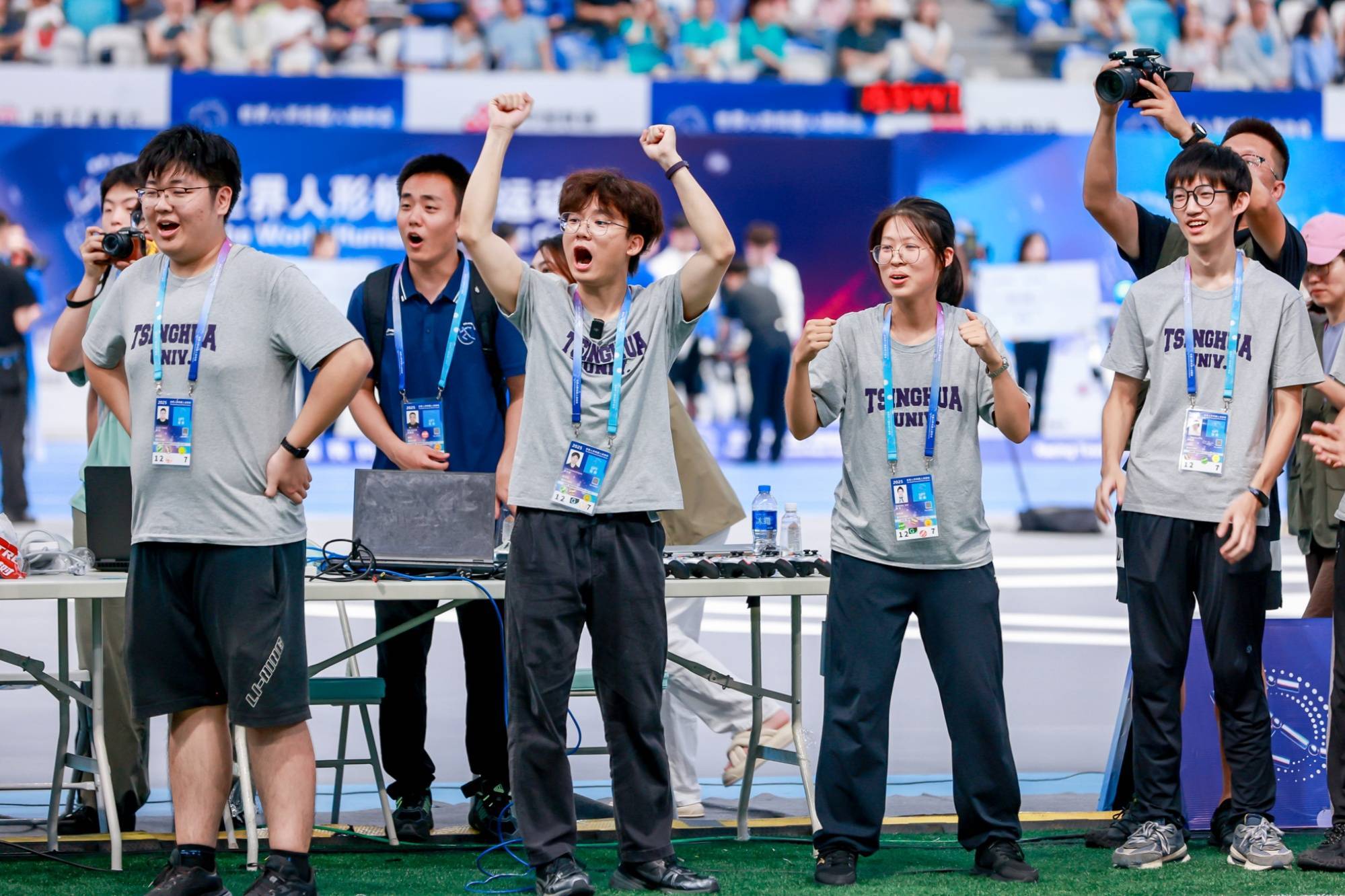 雷火电竞入驻-足坛强队王者归来，力压对手实现逆袭的简单介绍