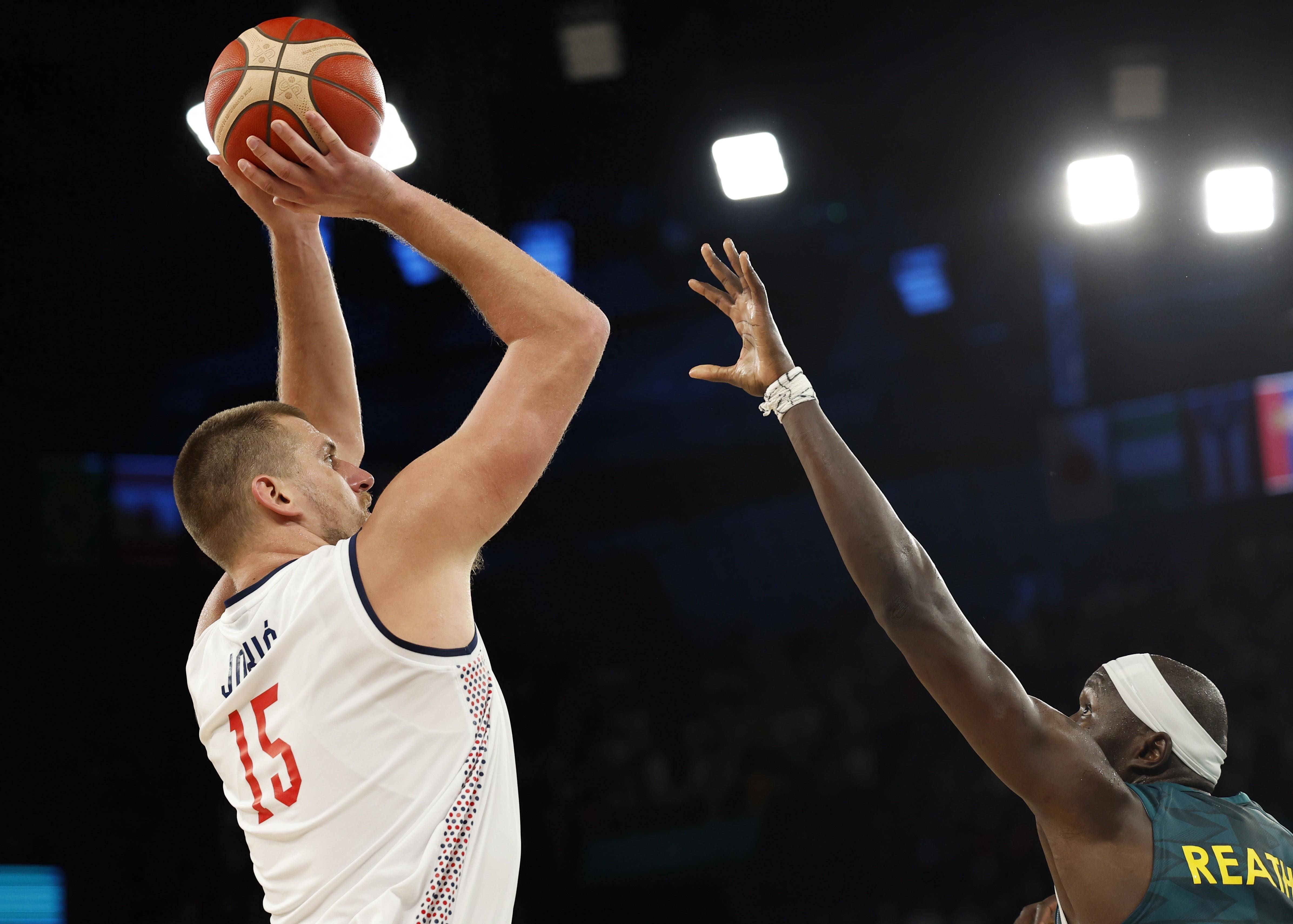 篮球运动员在国际赛场上表现抢眼 篮球运动员在国际赛场上表现抢眼