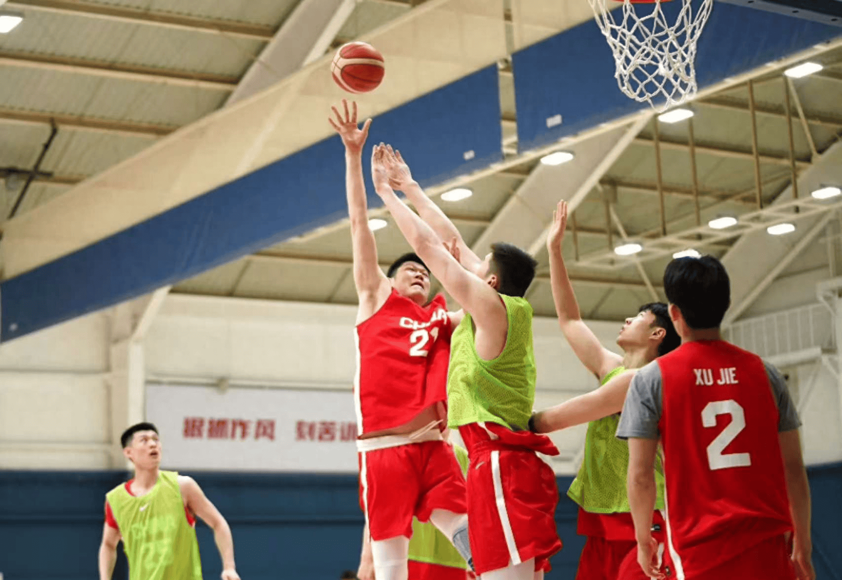 雷火电竞下载-关于篮球联赛的激烈竞争让人心跳加速的信息