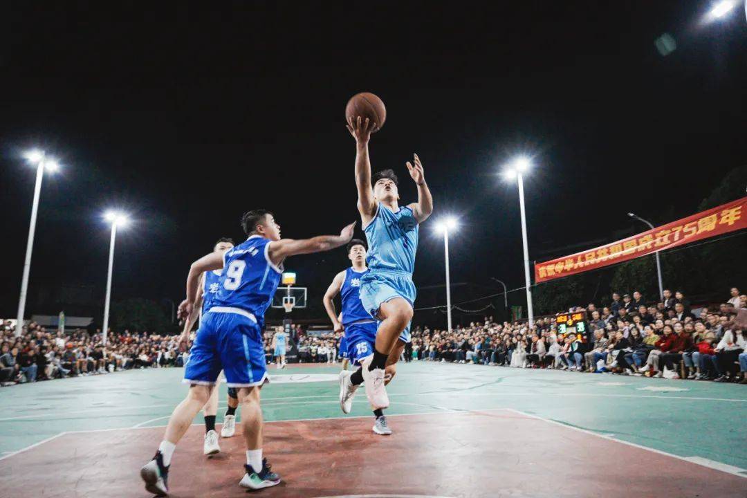 雷火电竞网址-关于场面火爆！篮球观众席沸腾不已的信息