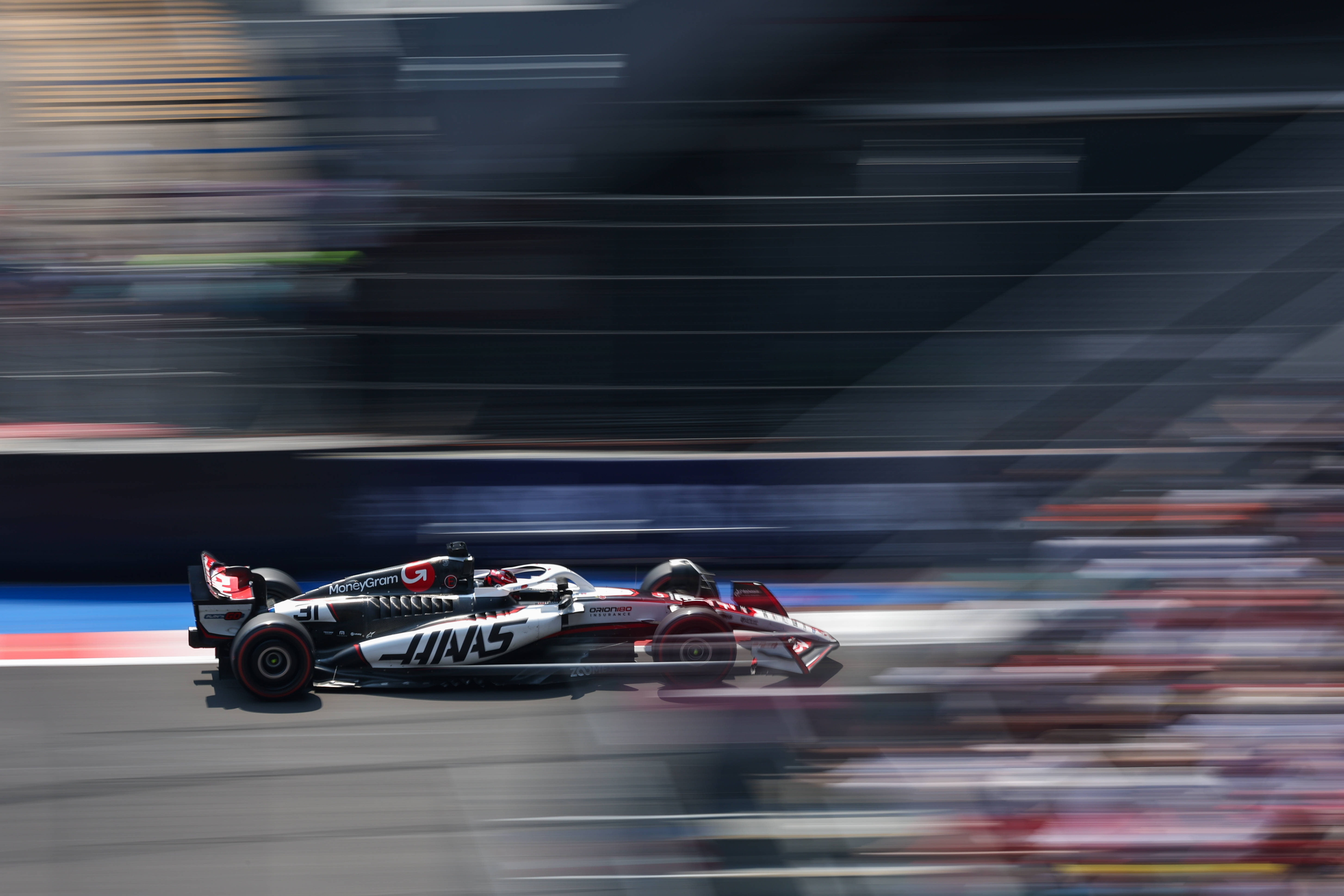 雷火电竞下载-红牛车队翻盘哈斯车队，诺里斯关键制胜