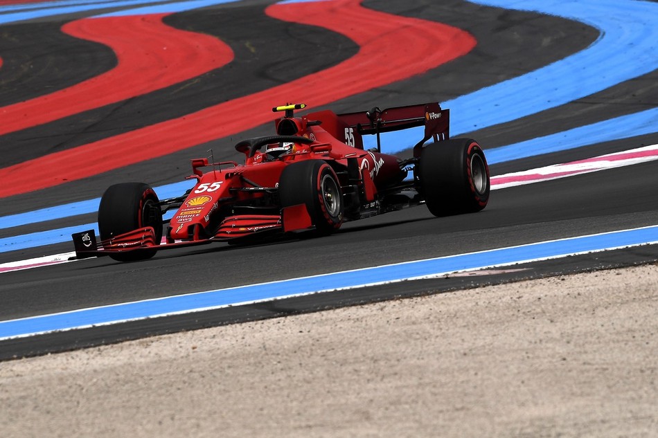 雷火电竞网址-梅赛德斯逆转阿斯顿马丁，佩雷兹带队取胜