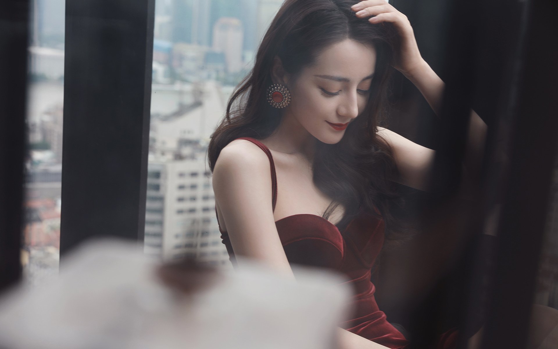 雷火电竞下载-西甲国家德比之夜，当旧王冠落入新神掌中—哈兰德重新定义大场面先生